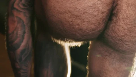 Men: Dann Seizes a Moment for Sneaky Blowjob