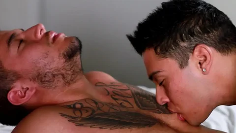 Str8ToGay: Plowing hard accompanied by muscled hunk