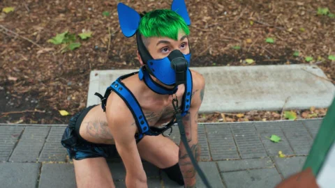 Bromo: Unexpected Daddy Delight in the Street